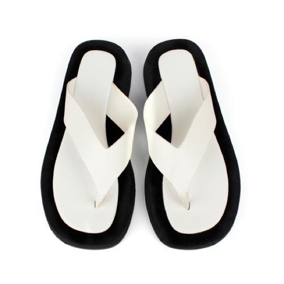 the row flip flops dupes